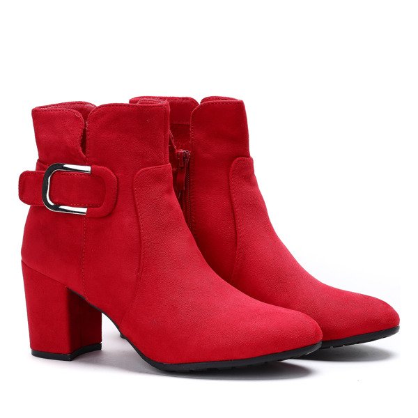 Czerwone botki na wyższym słupku z ozdobną klamrą Polly - Obuwie