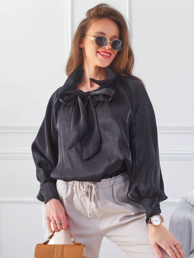 Royalfashion Lesklá dámska košeľa s dekoratívnym golierom