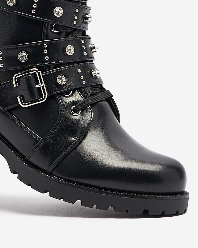 OUTLET Dámske čižmy so zirkónovými pásikmi v čiernej farbe Vaveri- Obuv