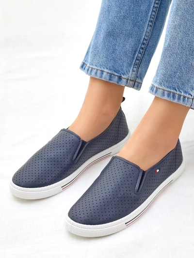 Royalfashion Dámske perforované slip-on topánky Vielles