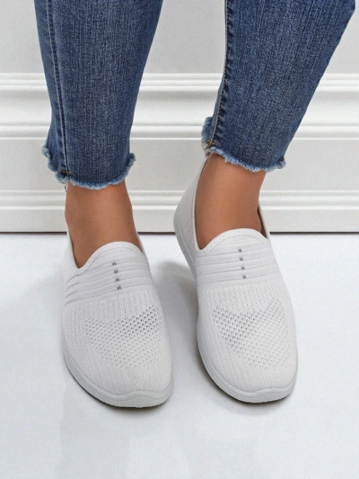 Ženski beli slip-oni iz blaga Callisto – lahki čevlji za pomlad in poletje