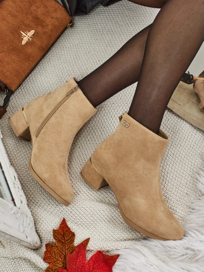 Ženski gležnjarji iz eko semiša s peto Arshinea