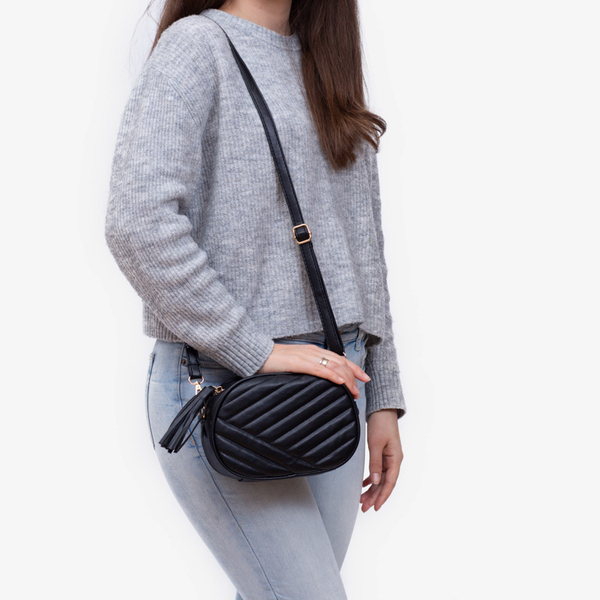 Dámska čierna prešívaná kabelka - doplnky