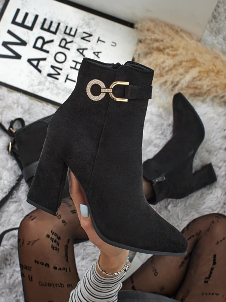 Ženski gležnjarji iz eko semiša s peto Victi