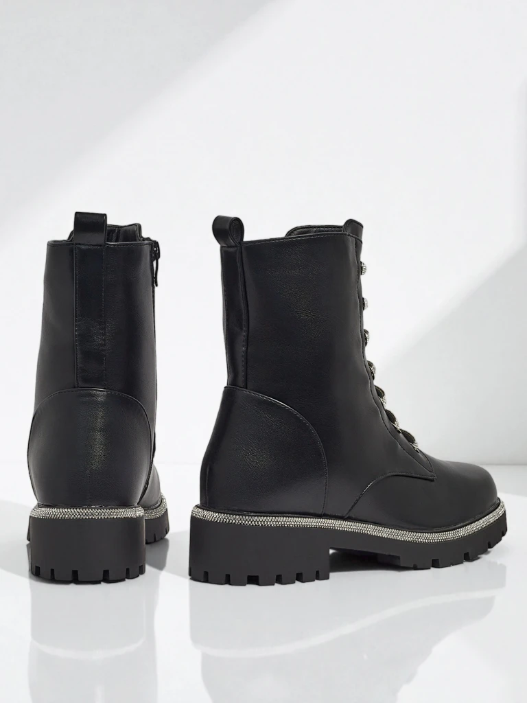 Ženski gležnarji Lunara iz eko usnja z vezalkami