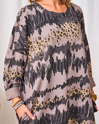 Royalfashion Vzorované dámske šaty v hnedej farbe