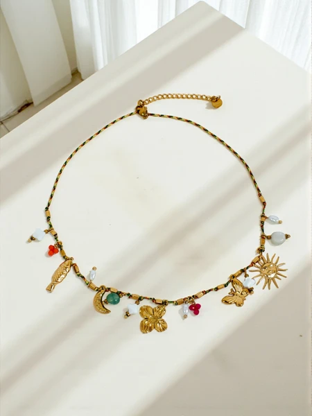 Naszytnik Atena Charm Collana – zlati amuleti z motivi antike