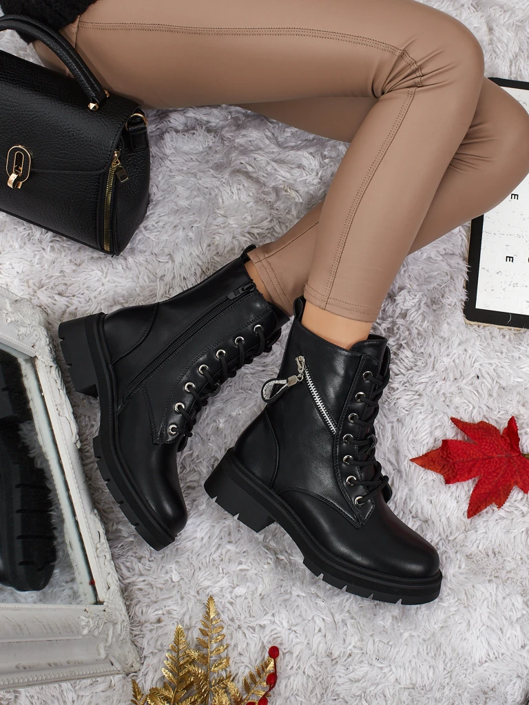 Ženski Gležnarji Venus Črni Usnjeni Elegantni za Jesen