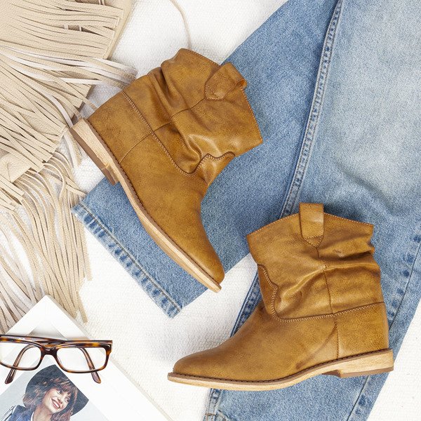 Hnědé kovbojské boty na odvážném klínu - Obuv 1