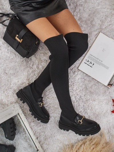 Dolgi ženski škornji na natik z okrasjem Novera