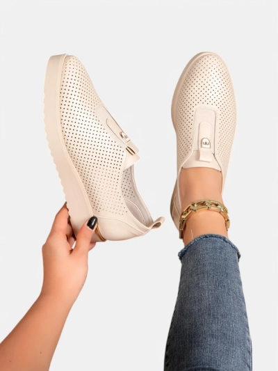 Royalfashion Dámske perforované slip-on topánky Goffies