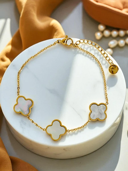 Zapestnica Callisto Nero z motivom rože