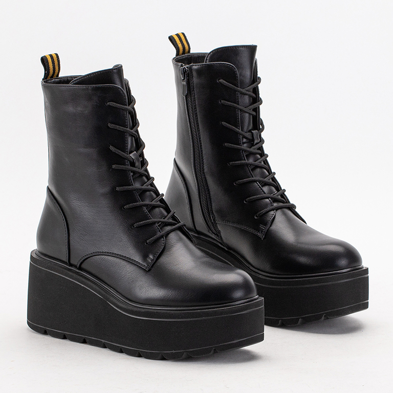 OUTLET Čierne čižmy na platforme Jeanne - Obuv