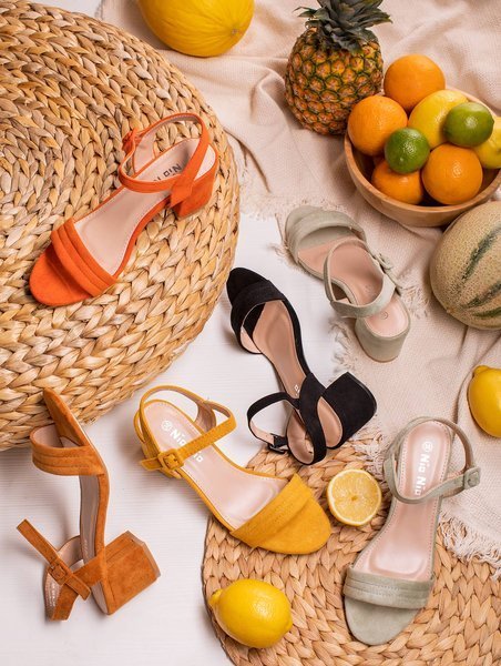 Dámske horčicové sandále na nízkom stĺpiku Niusty - Obuv