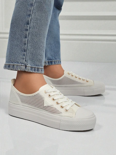 Ženski beli športni copati Ariadne Mesh – zračni športni copati z ravnim podplatom