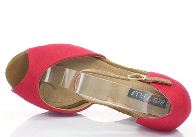 Czerwone sandały na koturnie - Obuwie