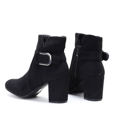 Czarne botki na wyższym słupku z ozdobną klamrą Polly - Obuwie