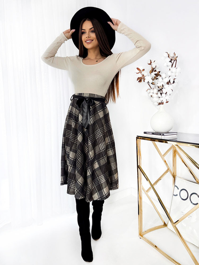 Royalfashion Šedá dámska kockovaná midi sukňa