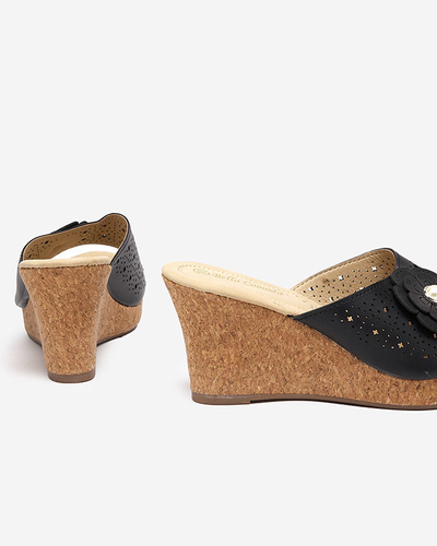 OUTLET Čierne dámske žabky na platformovom podpätku Dombas- Obuv