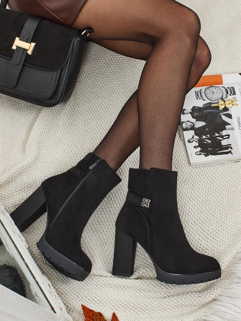 Ženski gležnarji iz eko semiša s peto Zavrina