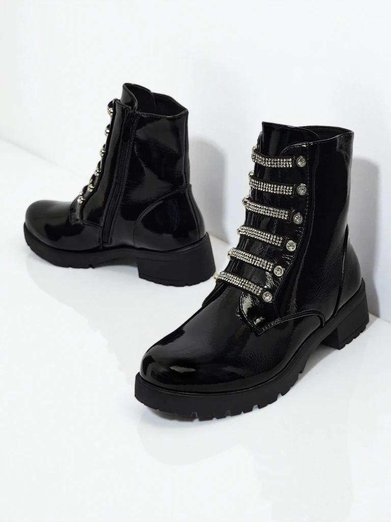 Lakirani ženski gležnarji s vezalkami Fjorra