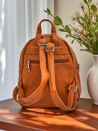Eleganten ženski nahrbtnik Calista Camel iz ekološkega usnja Królewska Moda