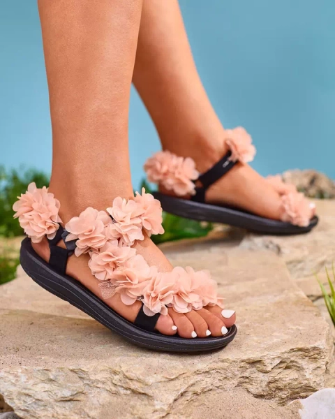 Royalfashion Púdrové dámske sandále s kvetmi Alferroy