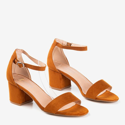 Hnedé sandále na nízkom podpätku Mjanmarsko - Obuv