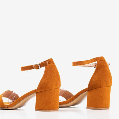 Hnedé sandále na nízkom podpätku Mjanmarsko - Obuv