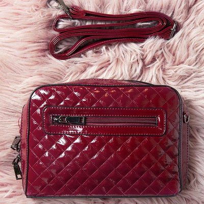 Prošívaná taška přes rameno v vínové - Kabelky 1