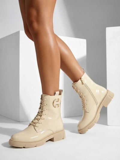 Lakirani ženski gležnarji s vezalkami Kalen