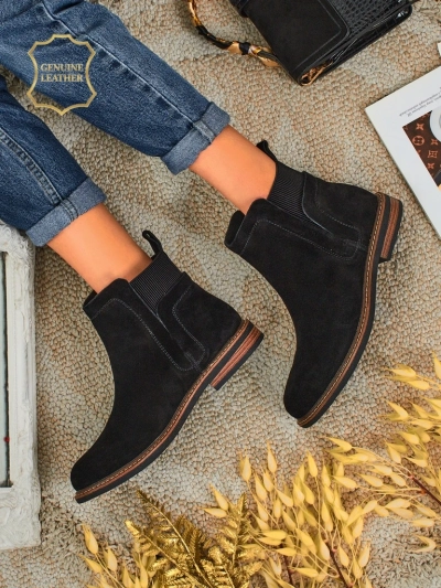 Črni usnjeni gležnarji Ariston iz semiša