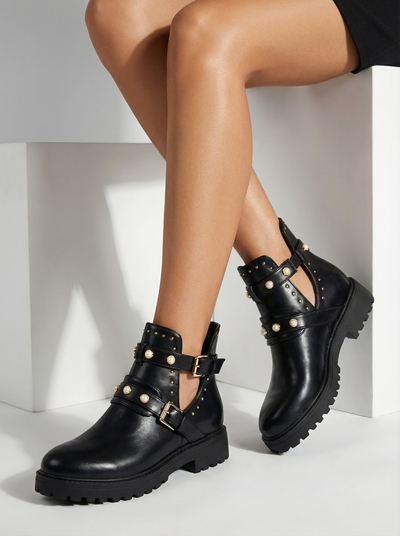 Royalfashion Čierne dámske zdobené čižmy na podpätku Pearl Elegance