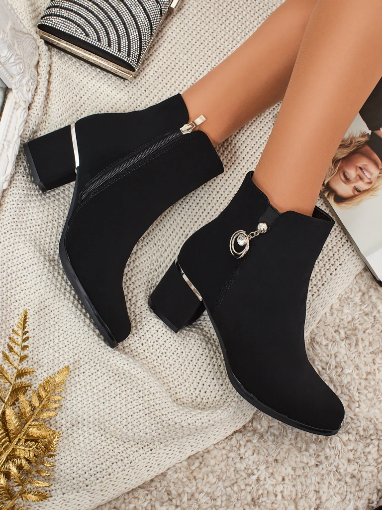 Ženski gležnarji iz eko usnja s peto Norevaya