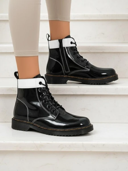 Ženski gležnjarji Perseida Nero iz ekološkega lakastega usnja, z vezalkami