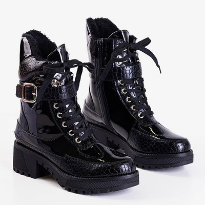 Dámske čierne pracovné odevy na vysokom podpätku s lakovanou povrchovou úpravou Vuqe - Obuv