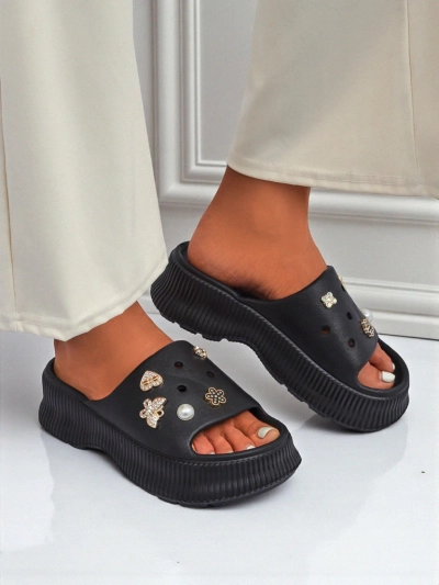 Royalfashion Dámske gumové šľapky so zdobením Slash Glam