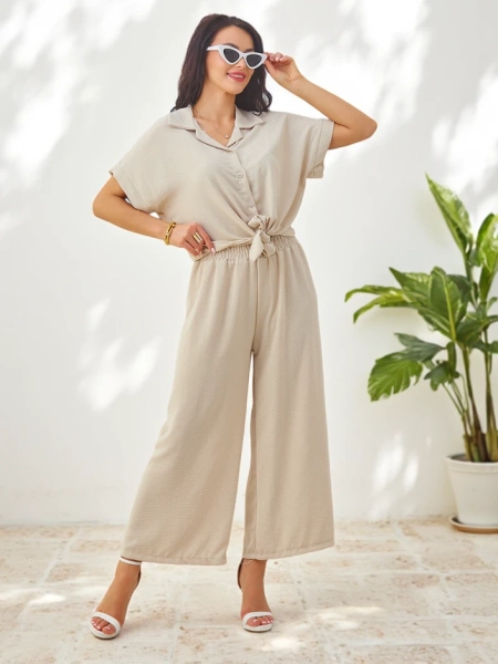 Royalfashion Dámsky set s viazanou košeľou s krátkym rukávom a rozšírenými nohavicami s kamienkami