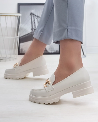 Biele dámske mokasíny so zlatým zdobením Riasse - Obuv