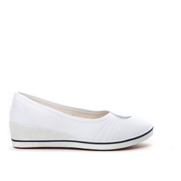 Białe baleriny na koturnie Botilda- Obuwie