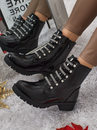 Lakirani ženski gležnarji s vezalkami Fjorra