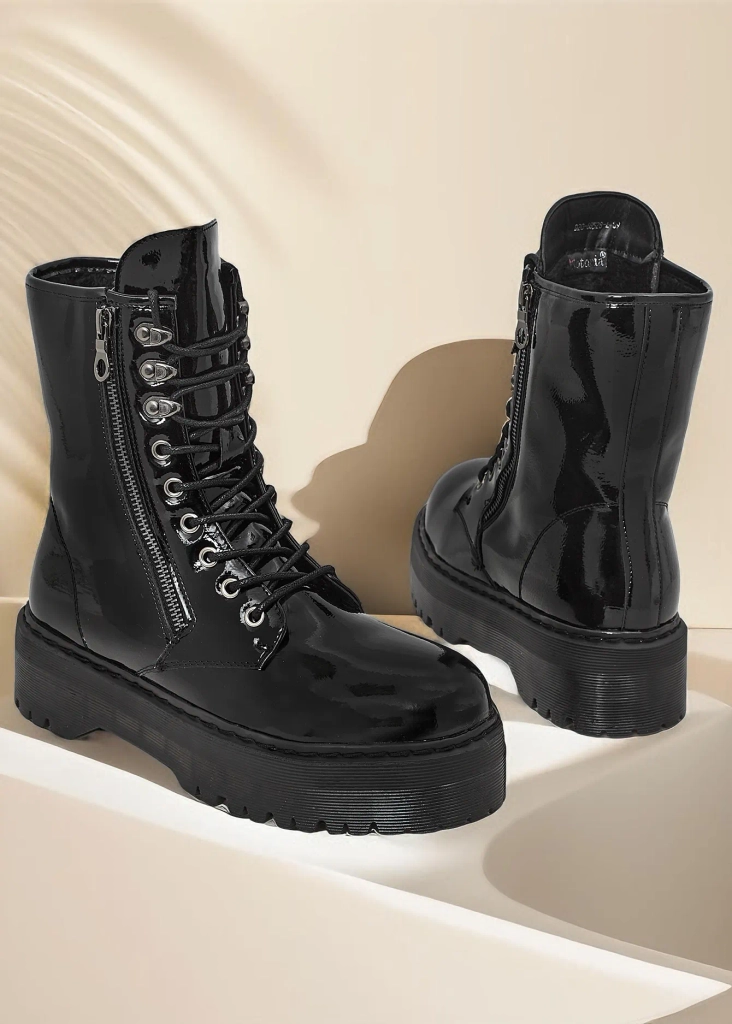 Dámske členkové topánky Fezolio od značky Royalfashion. Členkové topánky pre ženy workery sú výnimočná obuv, ktorá kombinuje štýl a pohodlie. Vyrobené z laku ekokože a vyplnené mäkkým kožušinou. Model so šnurovaním a zipsom. 87654321 <p>ŽENSKÉ TOPÁNKY ČLE