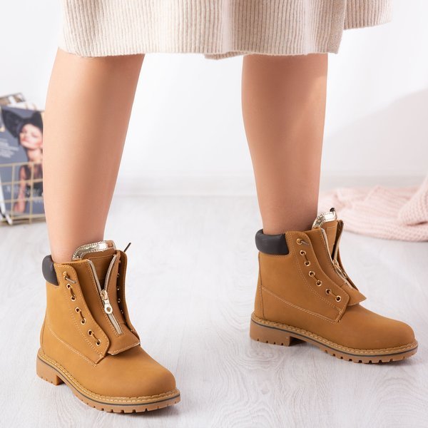 Martina hnedé izolované turistické topánky - Obuv