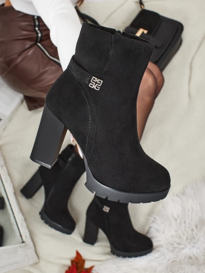 Ženski gležnarji iz eko semiša s peto Zavrina