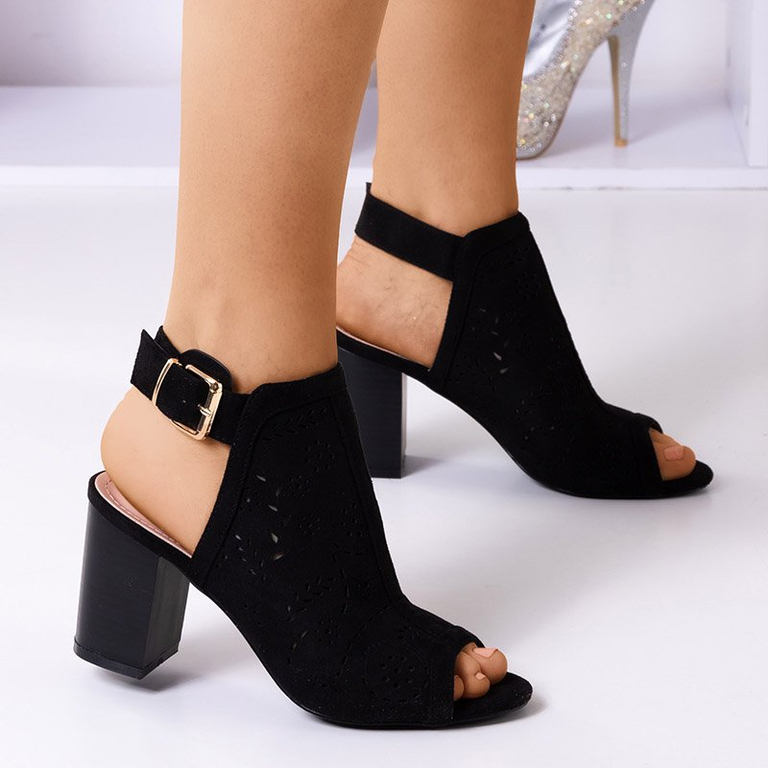 Čierne dámske prelamované sandále na postave Jasmines - Obuv