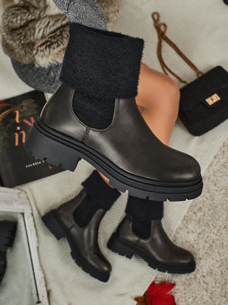 Ženski gležnarji iz eko usnja s krznom Kesy