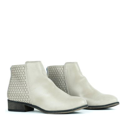 Jasnoszare botki z ażurowymi wstawkami Caltavira - Obuwie