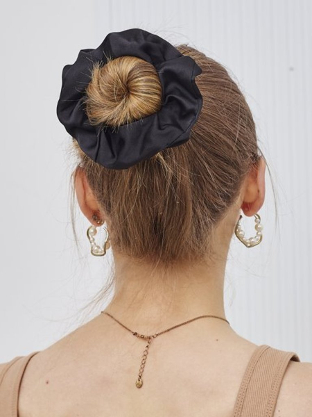 Royalfashion Saténová scrunchie do vlasov Satelle Štýl