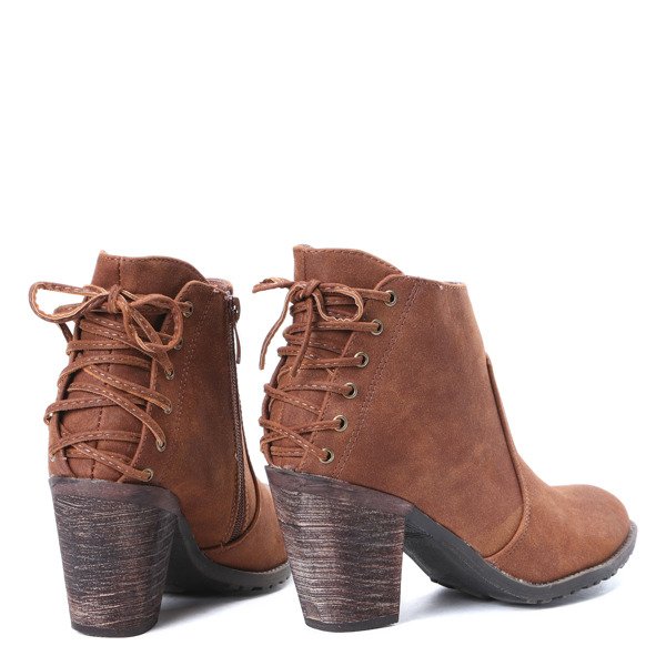 Brązowe botki na słupku Elaise - Obuwie