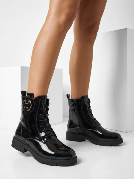 Lakirani ženski gležnarji s vezalkami Kalen